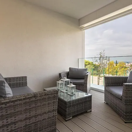 Apartment The Majestic Bel Etage Upscale With Pool